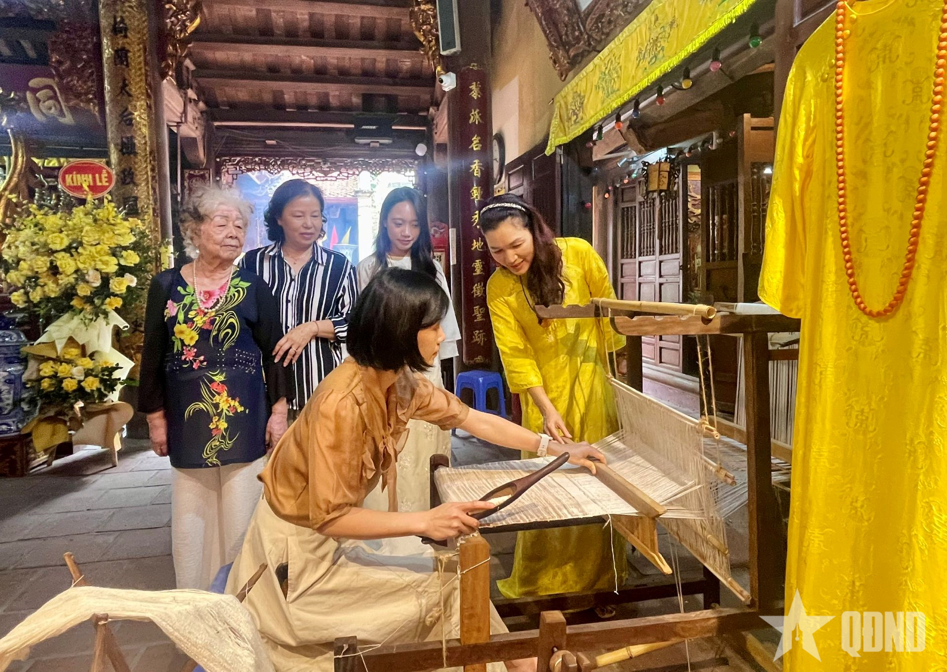Lụa Việt tỏa sáng trong không gian di sản